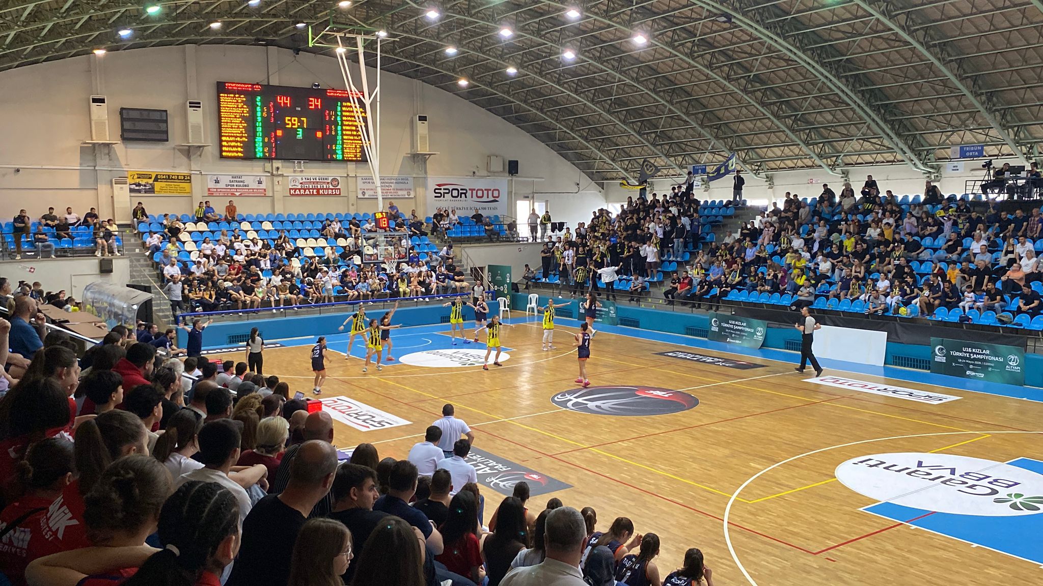 Edirne’nin ev sahipliği yaptığı U16 Kızlar Basketbol Türkiye Şampiyonasında final maçı oynandı.